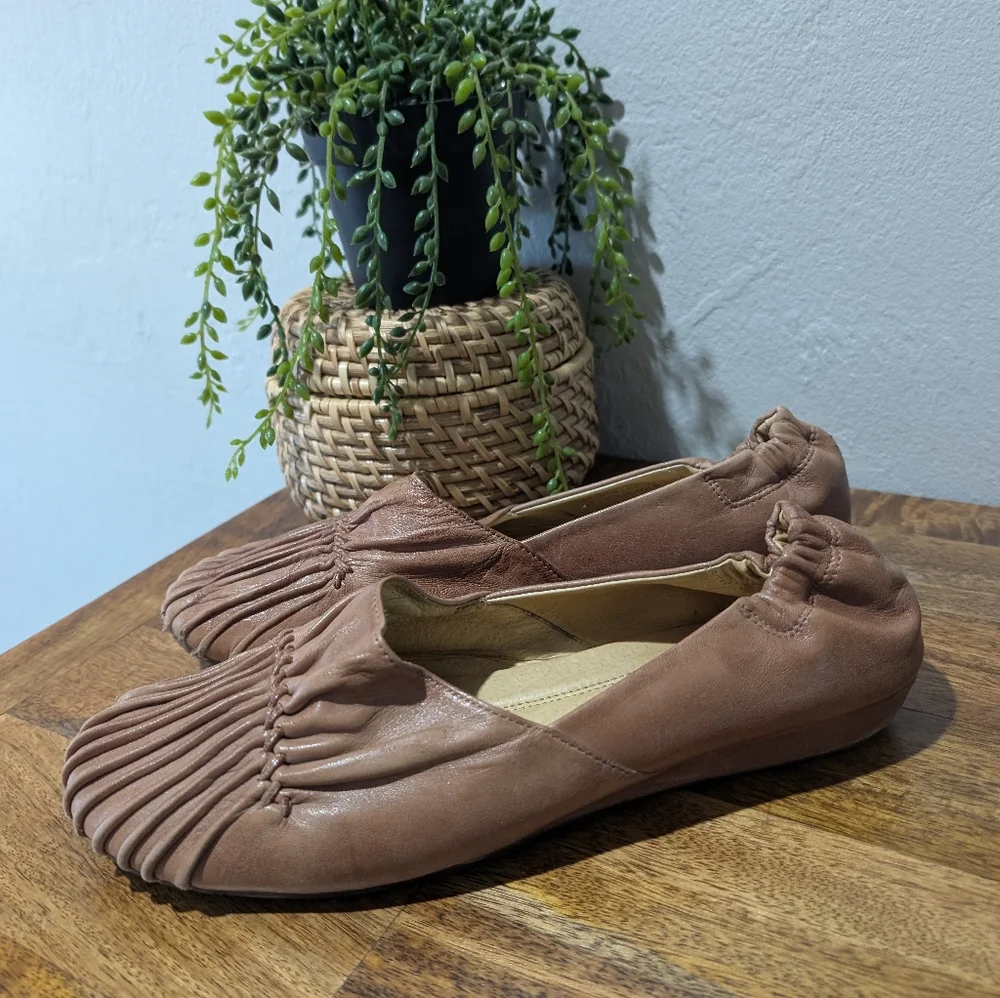 Chocolat‎ Blu Brown Pintuck Soft Leather Slip On Shoes Size Women's 9